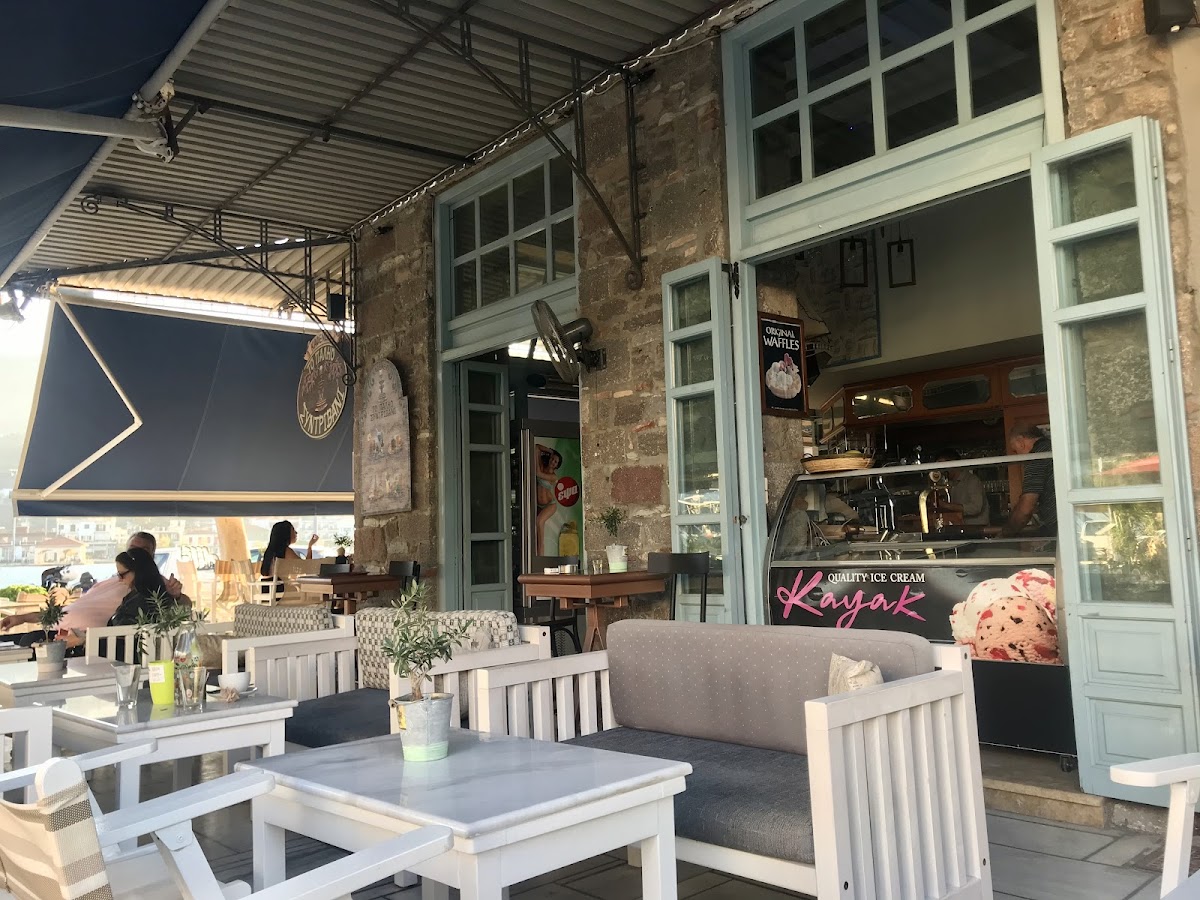 The Old Fountain - Cafe Bar Poros