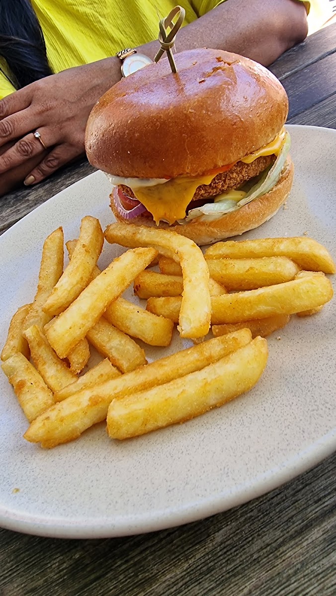 Middle Rock Cafe & Bar - 10