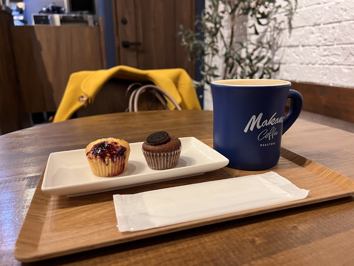 Makana Coffee Roasters Tosabori Store - 4