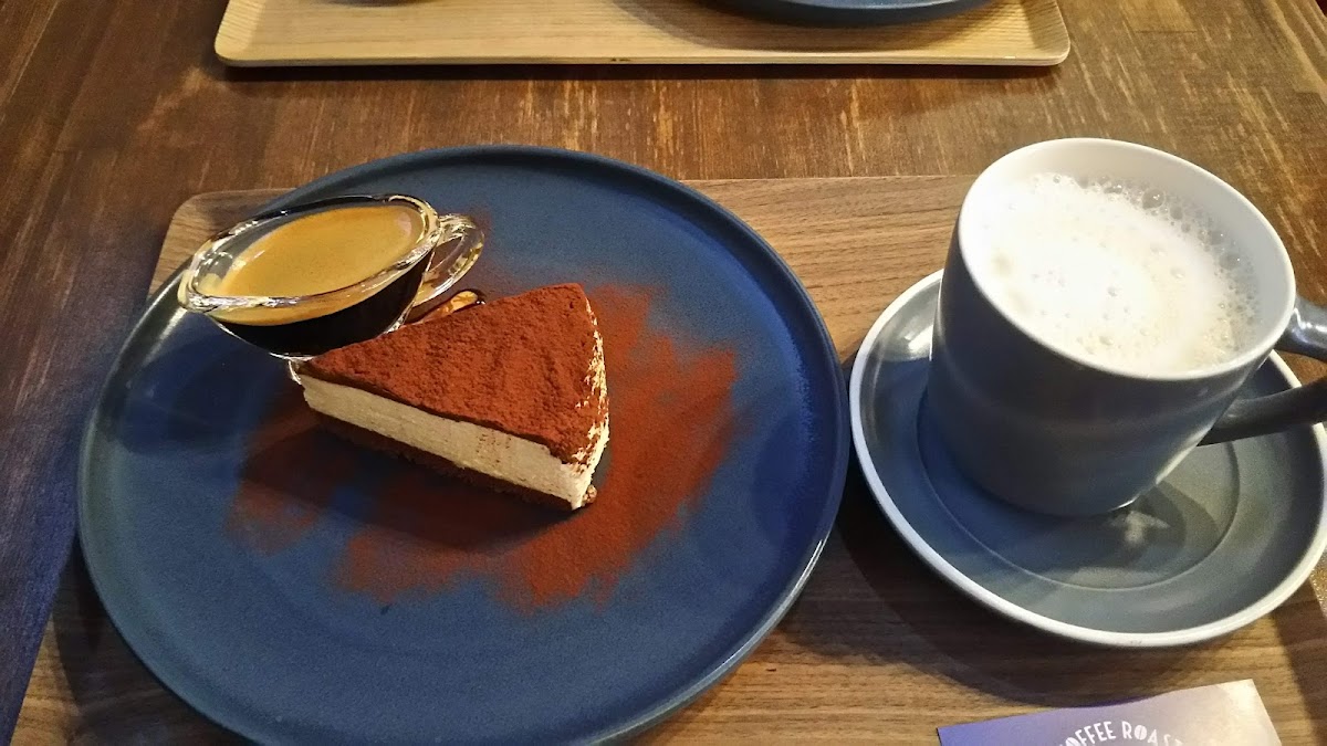 Makana Coffee Roasters Tosabori Store - 5