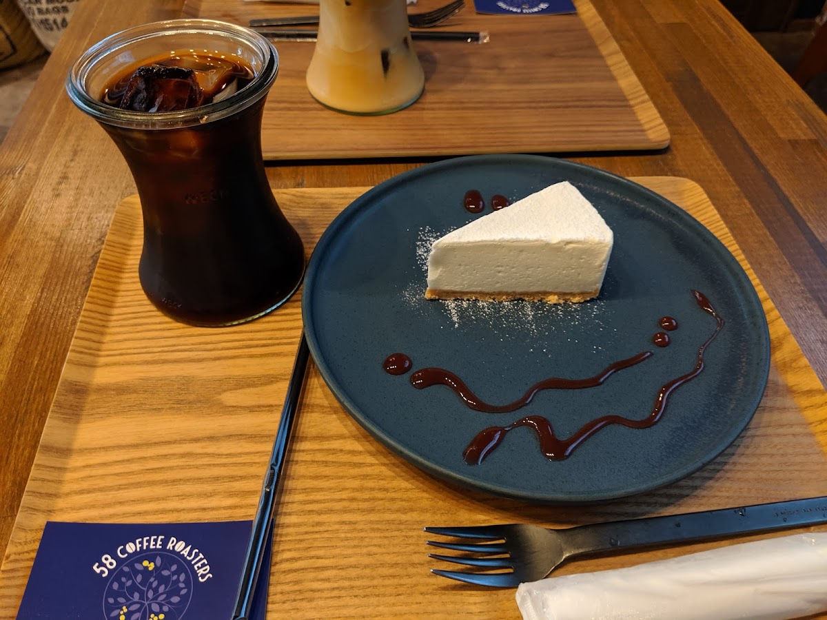 Makana Coffee Roasters Tosabori Store - 7