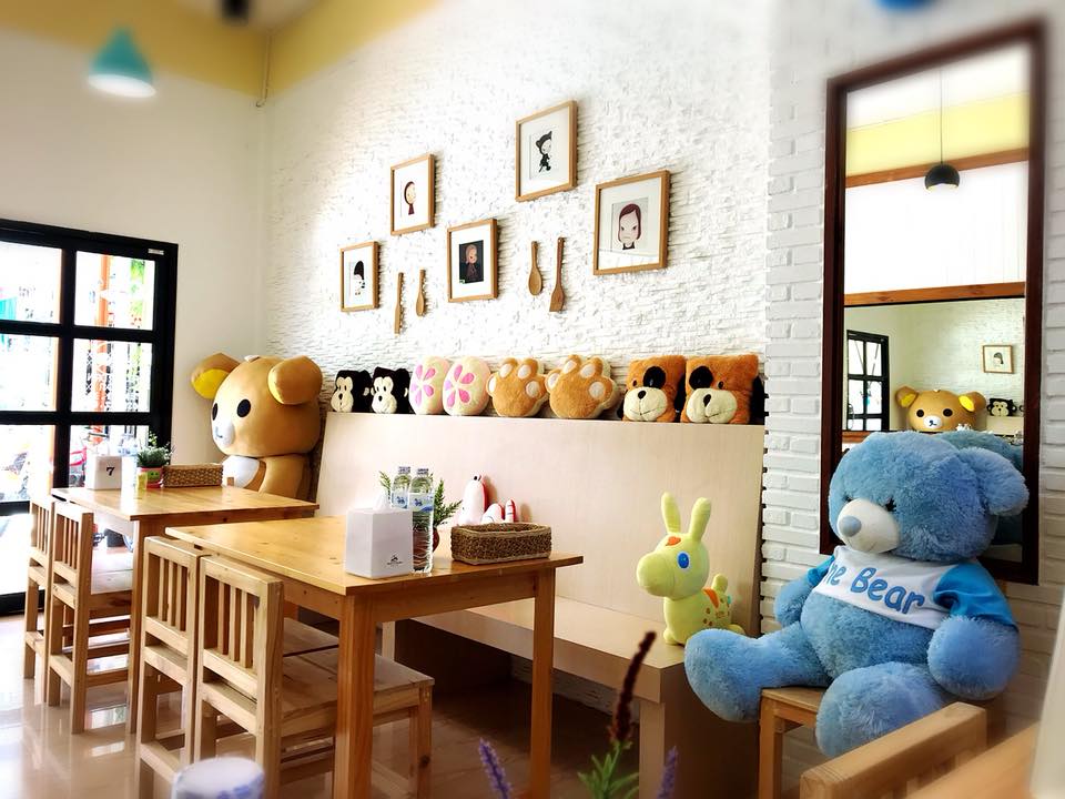 Mom's House Cafe & Restaurant