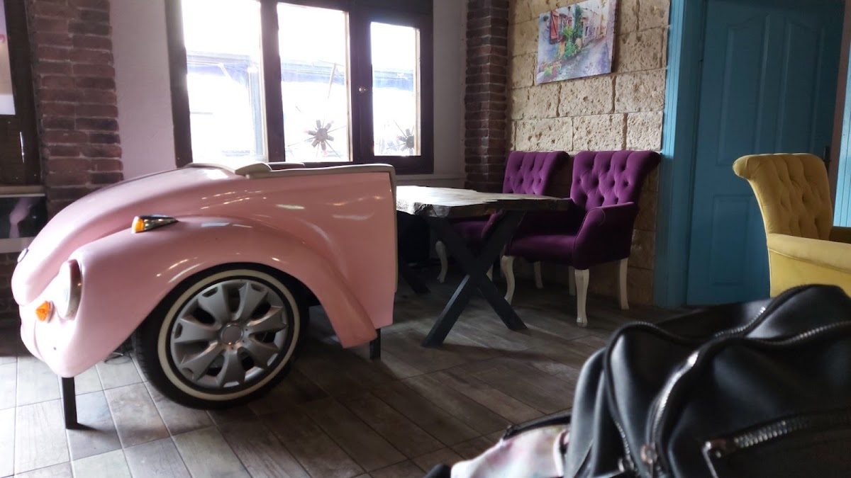 Crijbi Cafe & Restaurant