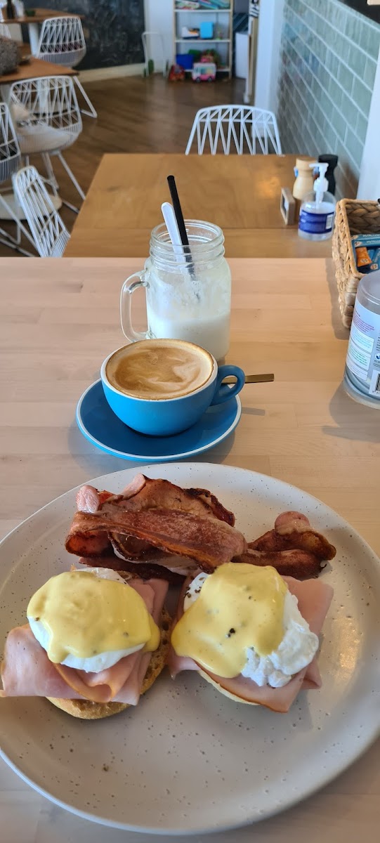 Moker Bean Cafe - 10