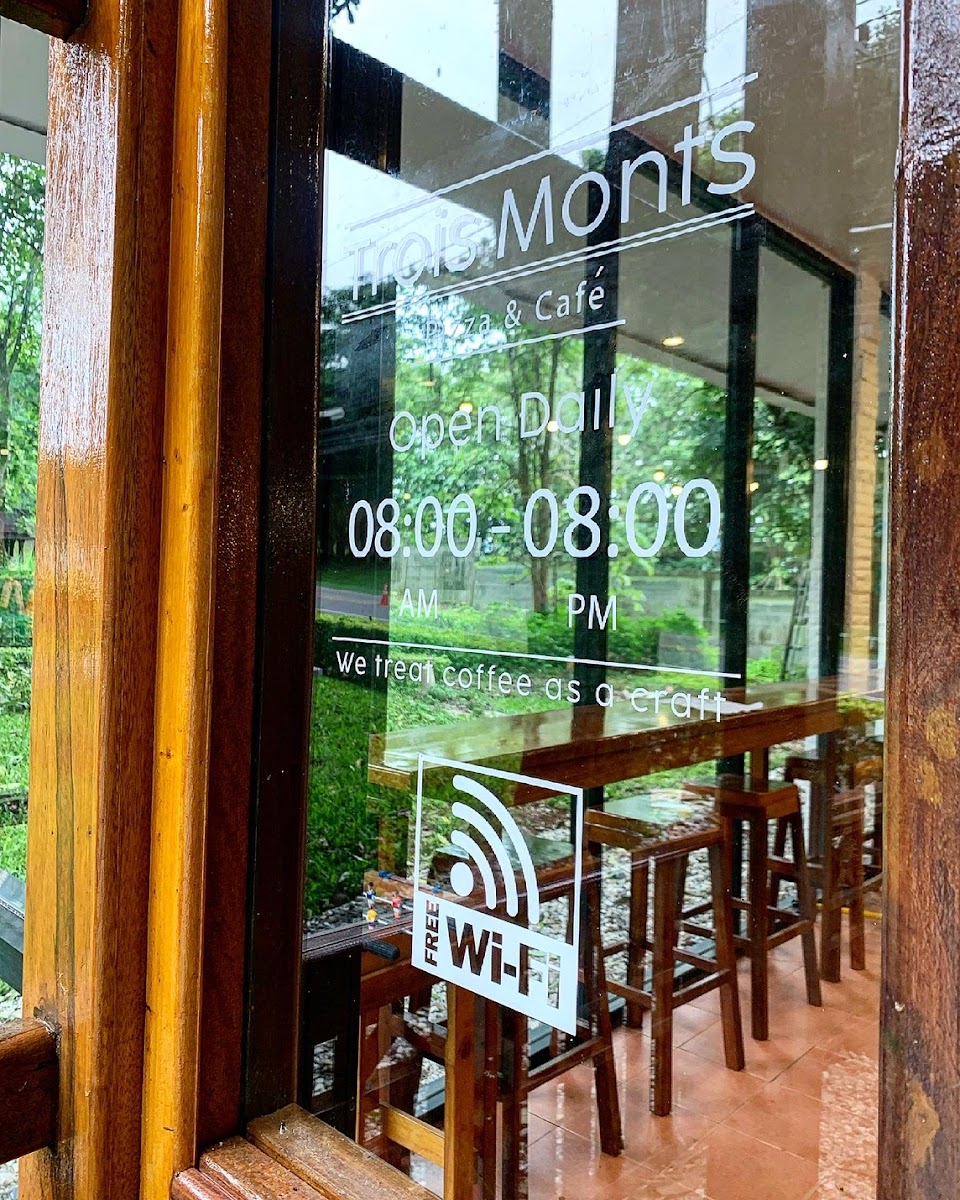 TROIS MONTS pizza & cafe