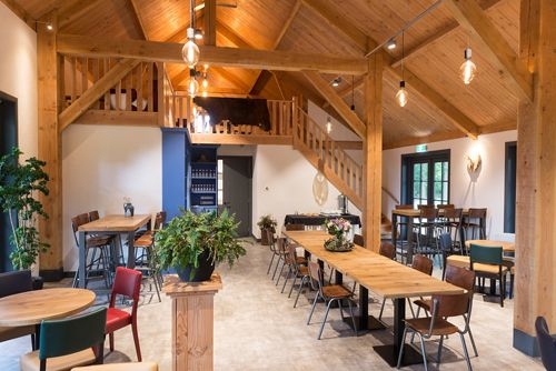 De Jachthoeve (zorg)boerderijwinkel, theeschenkerij,pluktuin