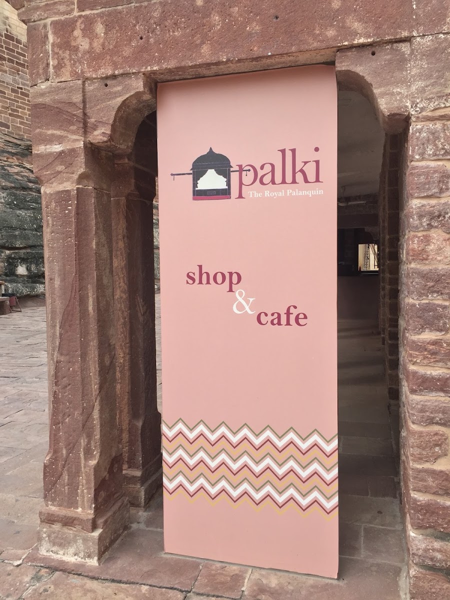 Palki shop and café
