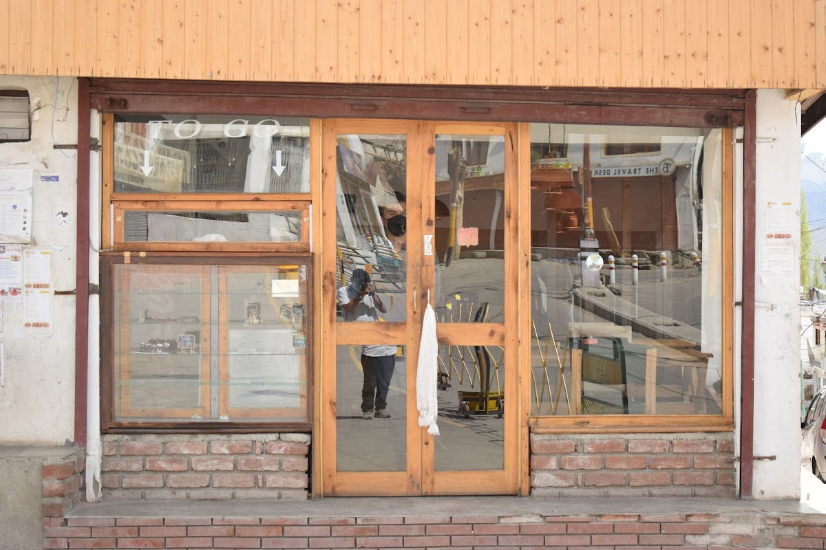 Leh Cafe, restaurant and cafe