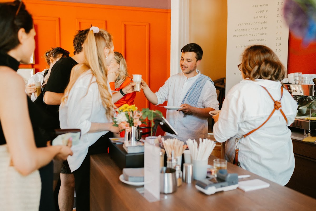 Charlottes Enkel Café