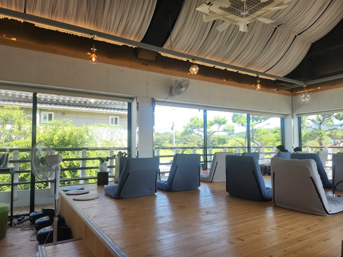 Rest Foot Bath Cafe (쉼 족욕카페)