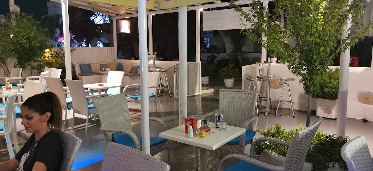 Lobby cafe billiards