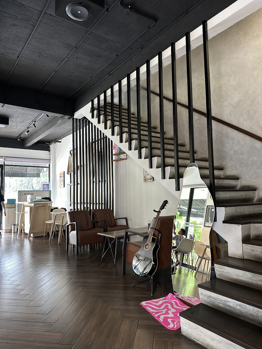 2Timestoo Clothing & Cafe - 3