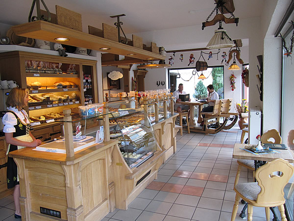 Cafe and bakery to Brockenbacker