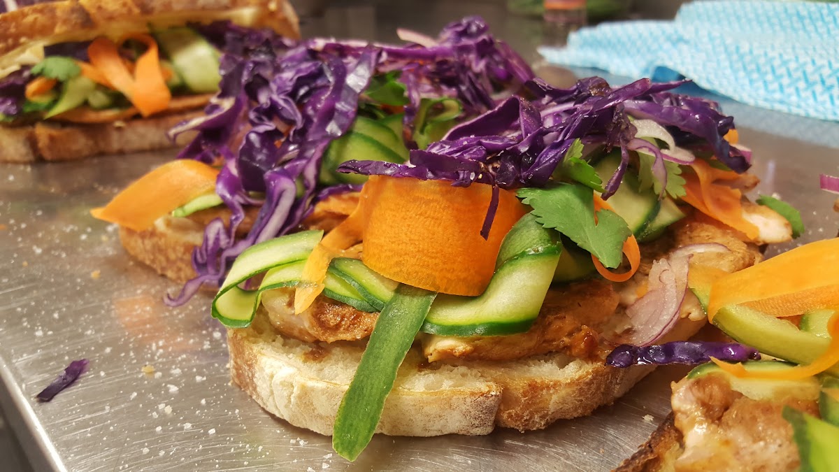 Fresh and Simple Cafe Restaurant - 7