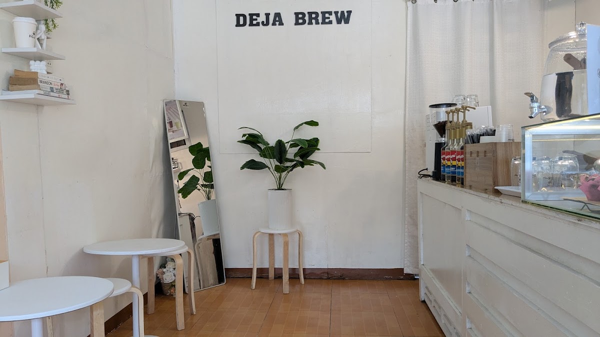 Deja Brew Coffee & Pastry 커피와 과자 cafe et patisserie