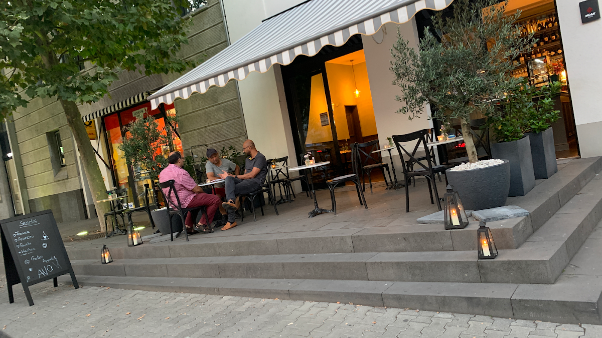 Jennerit Café & Bar