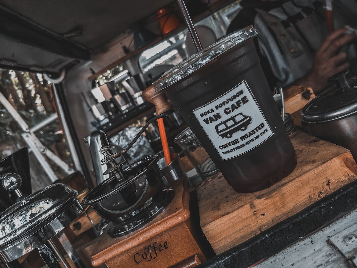 VAN CAFE รถตู้สีฟ้าอุบลราชธานี