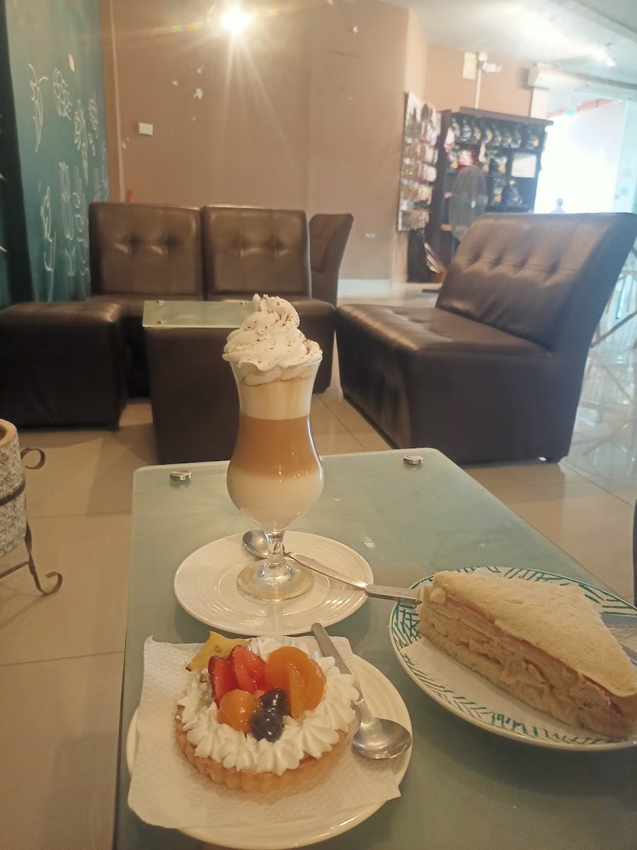 Maná Bakery & Coffee - 3