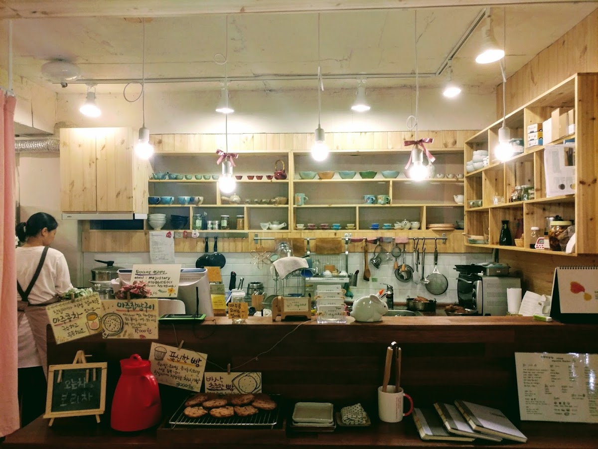 Maju Story (Organic vegan cafe)