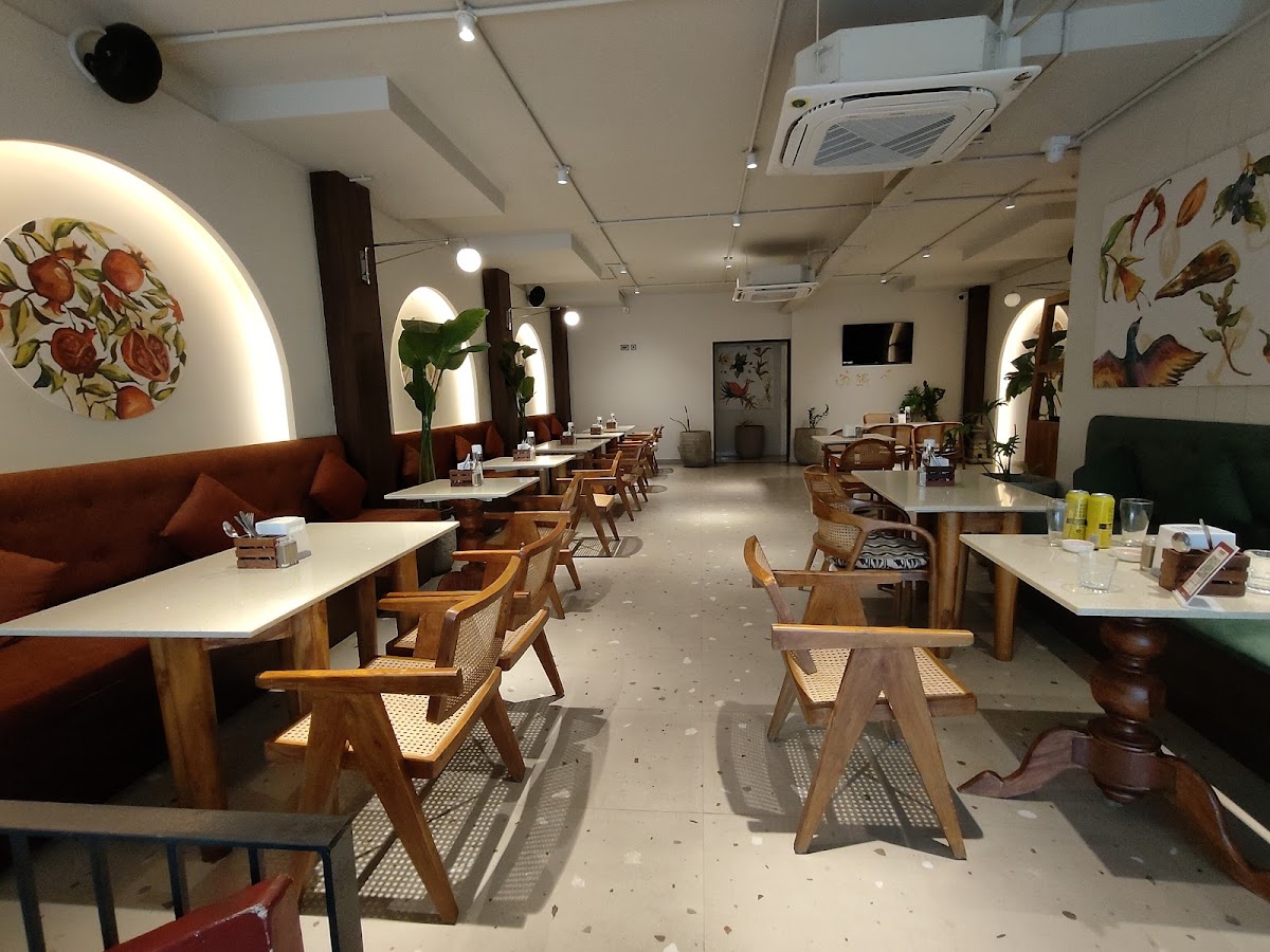 Almonds Signature Cafe - 7