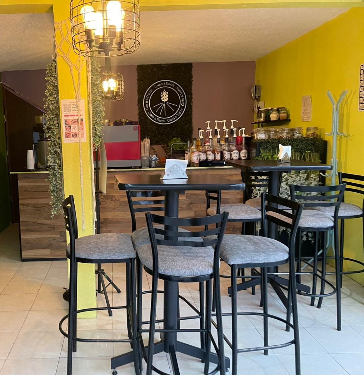 Cielo y Tierra Cafeteria