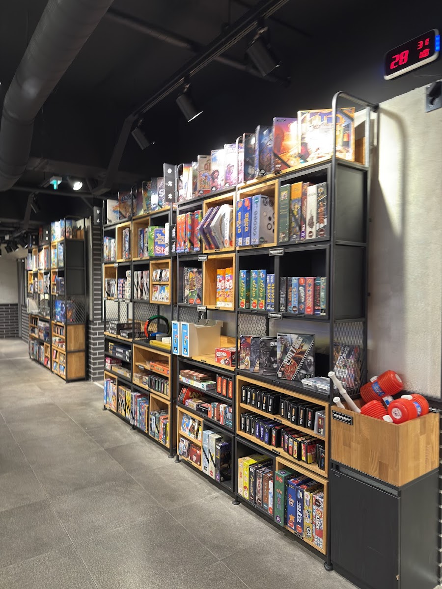 Board Game Cafe Red Button Daehakro Branch