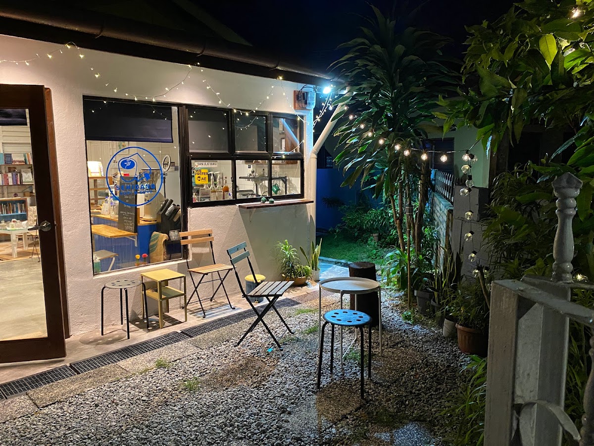 Sehidang Kopi & Buku di Rumah Galeri Melora