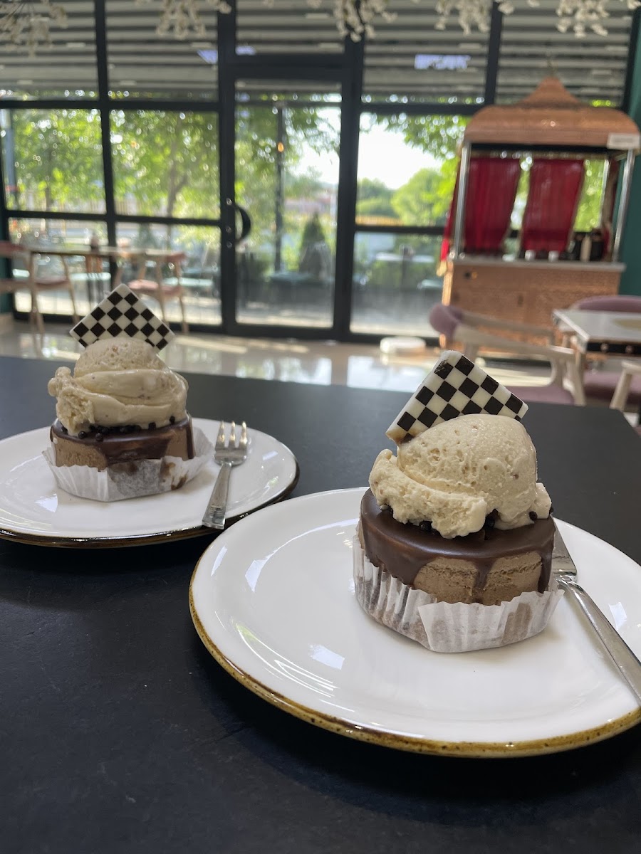 Sweet Life Nuri's Cakes - 8