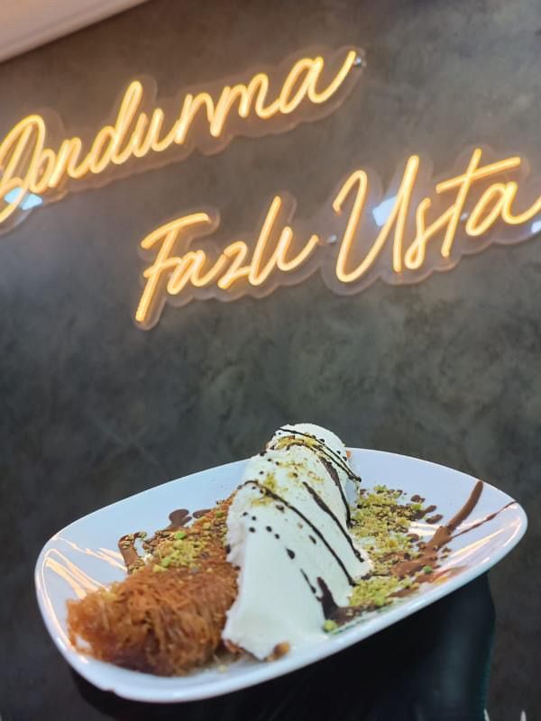 Altuğ Dondurma Cafe - 5