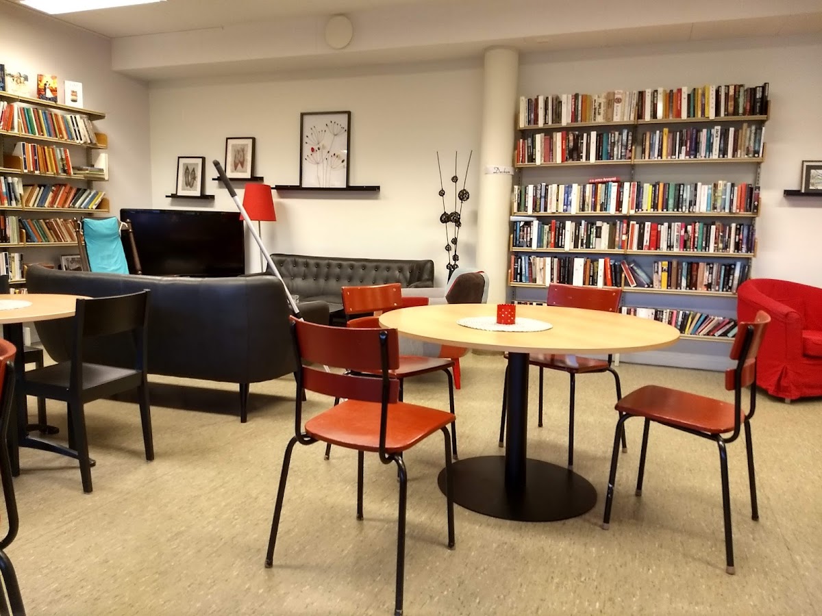 Forest of Happiness book café - 6