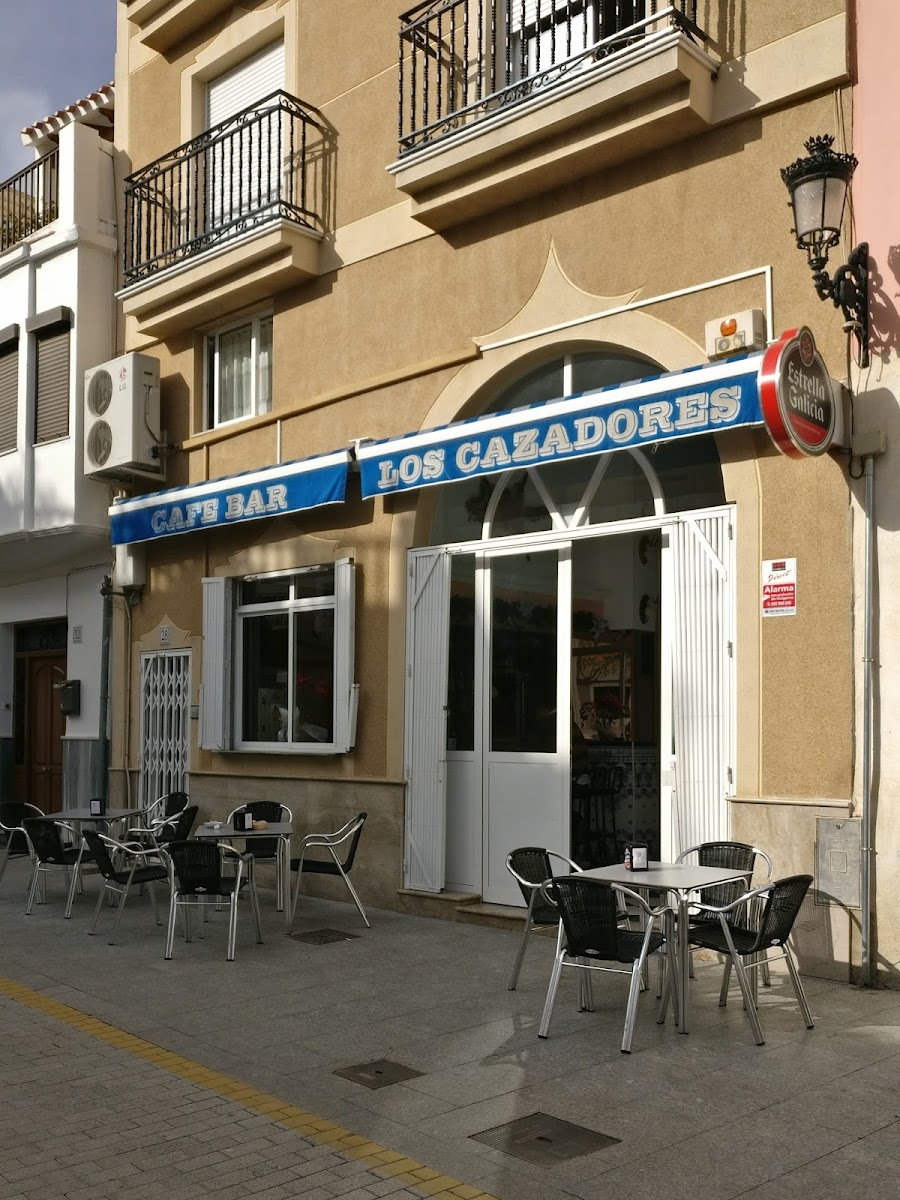 Los Cazadores Cafe Bar