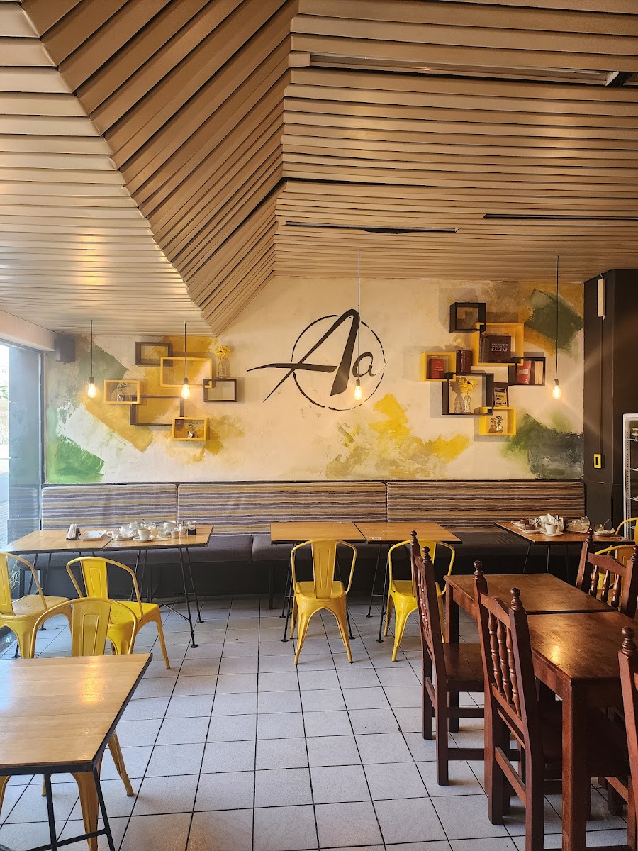 Nuevo Amor Amarillo Cafe - 10