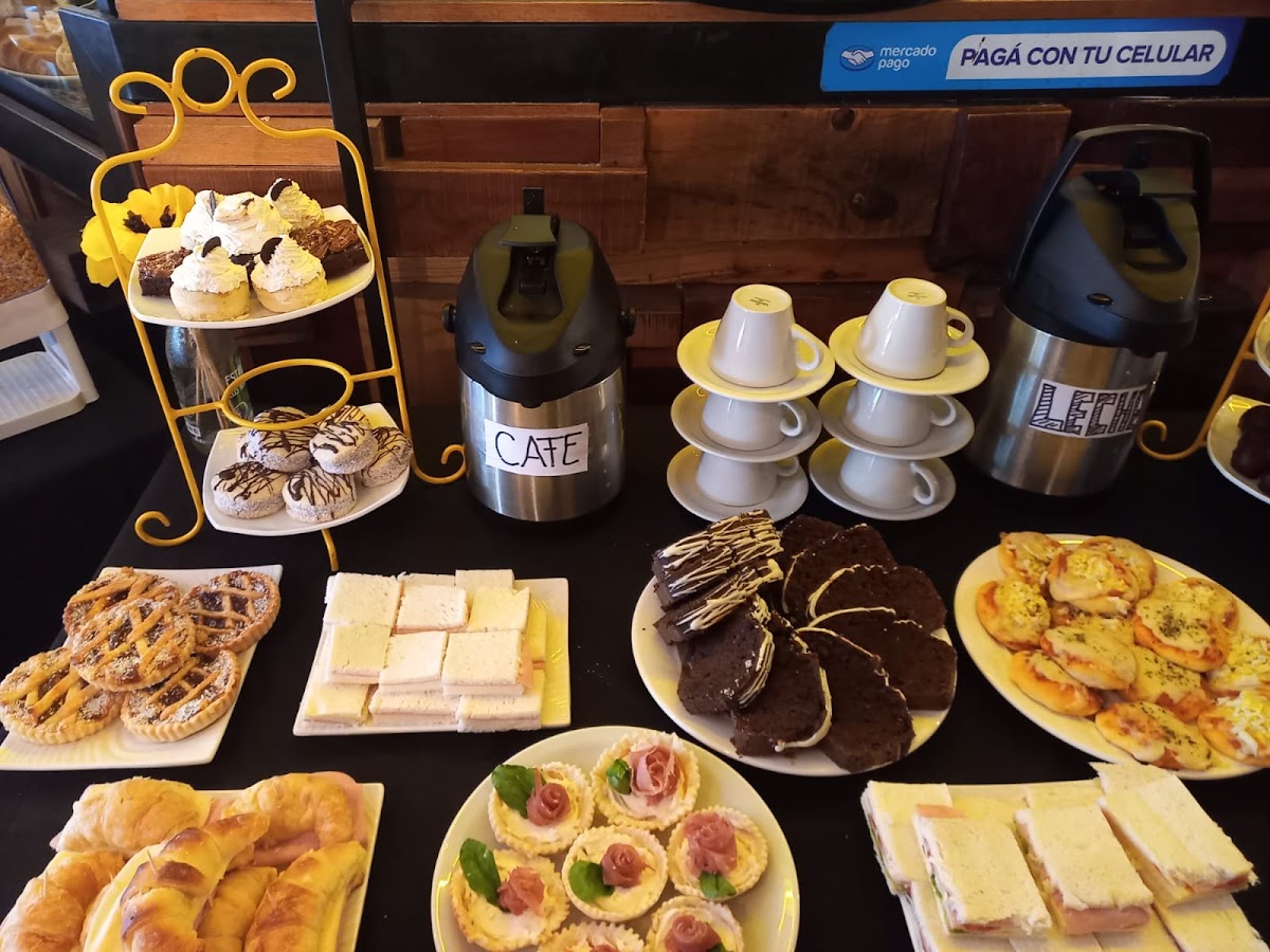 Nuevo Amor Amarillo Cafe - 2