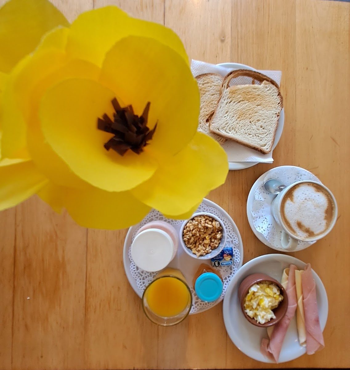 Nuevo Amor Amarillo Cafe - 7