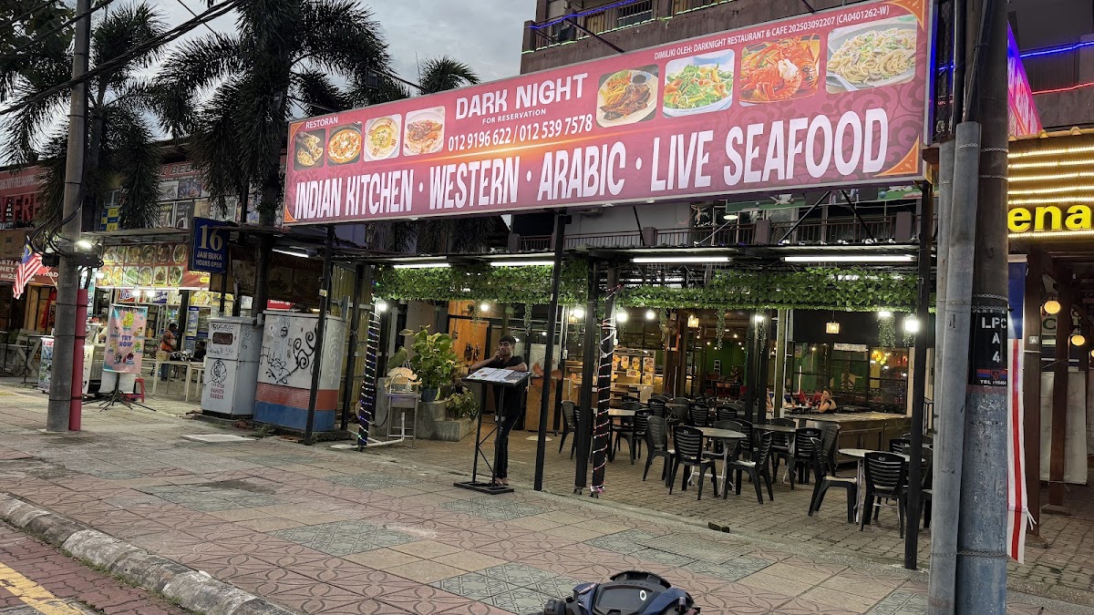 Darknight Restaurant & cafe