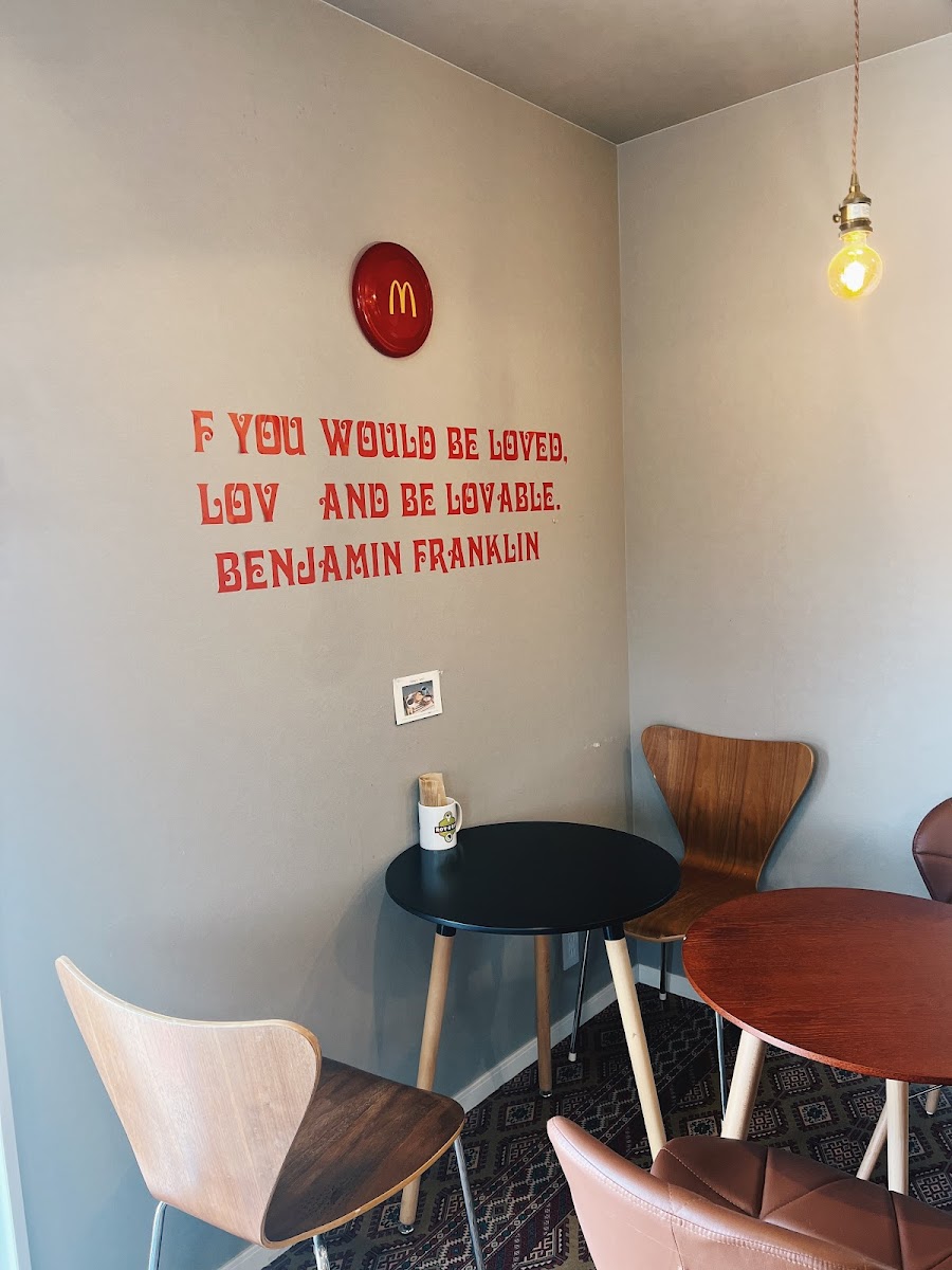 カフェ&クレープROY G BIV リラクゼーションスペースmano-mano