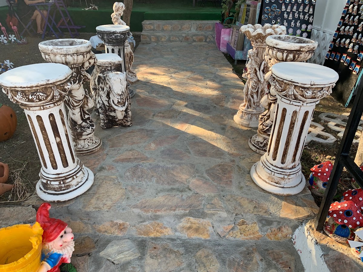 Elakni Cafe & Gift Shop - 3