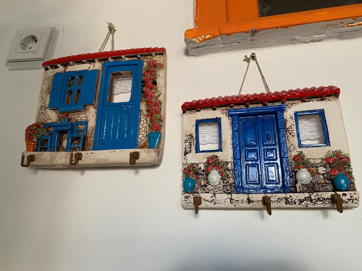 Elakni Cafe & Gift Shop - 4