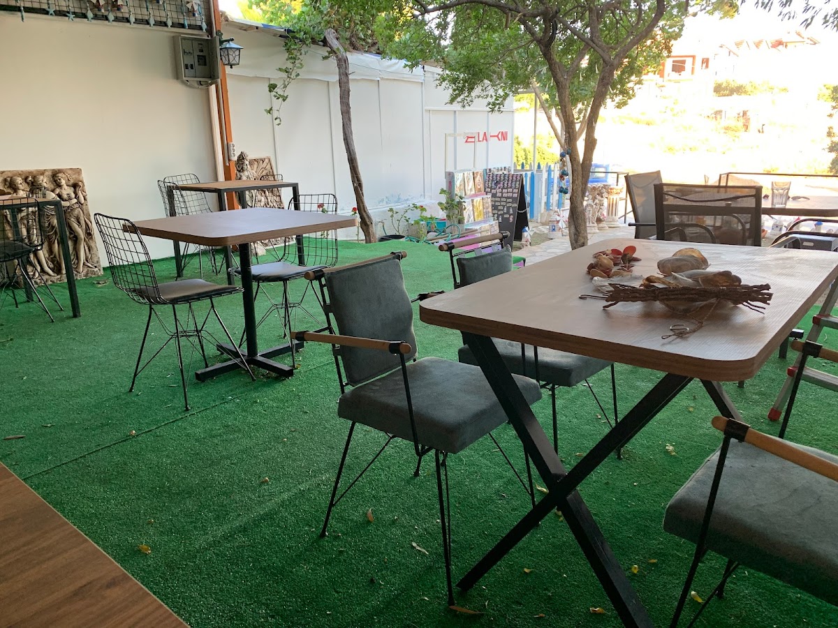 Elakni Cafe & Gift Shop - 5