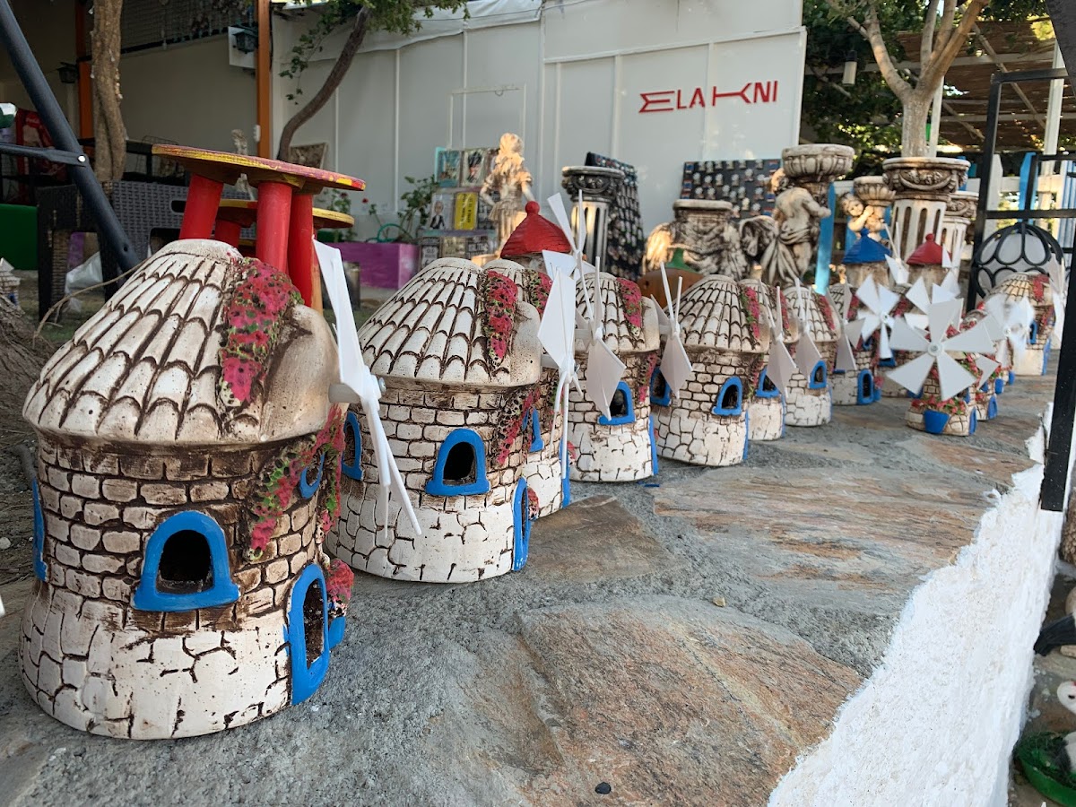 Elakni Cafe & Gift Shop - 6