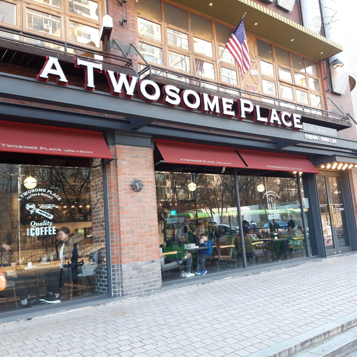 A TWOSOME PLACE Sinsa Serosu-gil