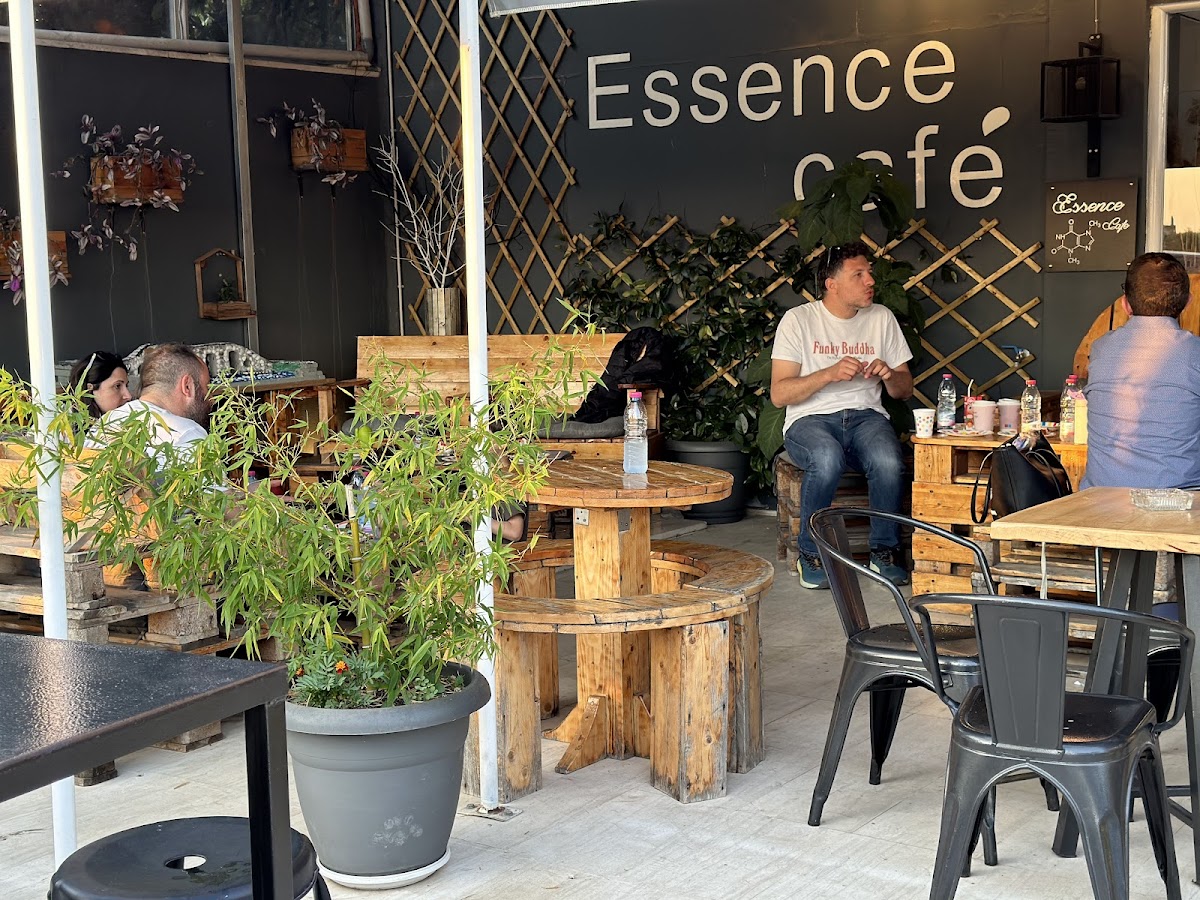Essence Café