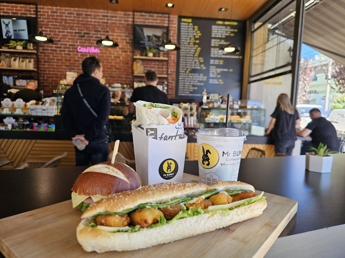 Mr BUNNY coffee Μ.Αλεξάνδρου 51 - 3