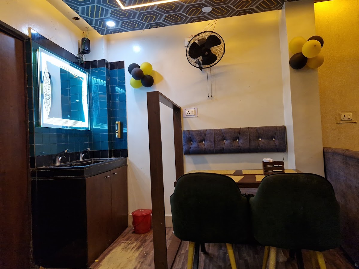 Banwari Cafe & Restaurant - 4