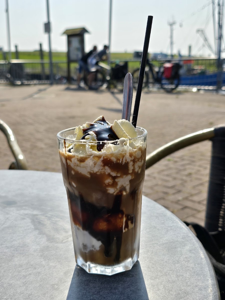 Bikertreff am Kutterhafen