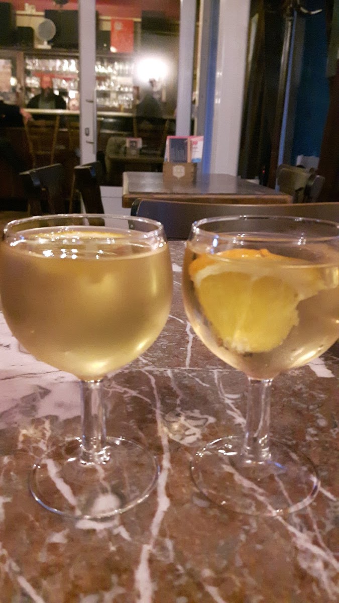 Cigognes (Café Les)