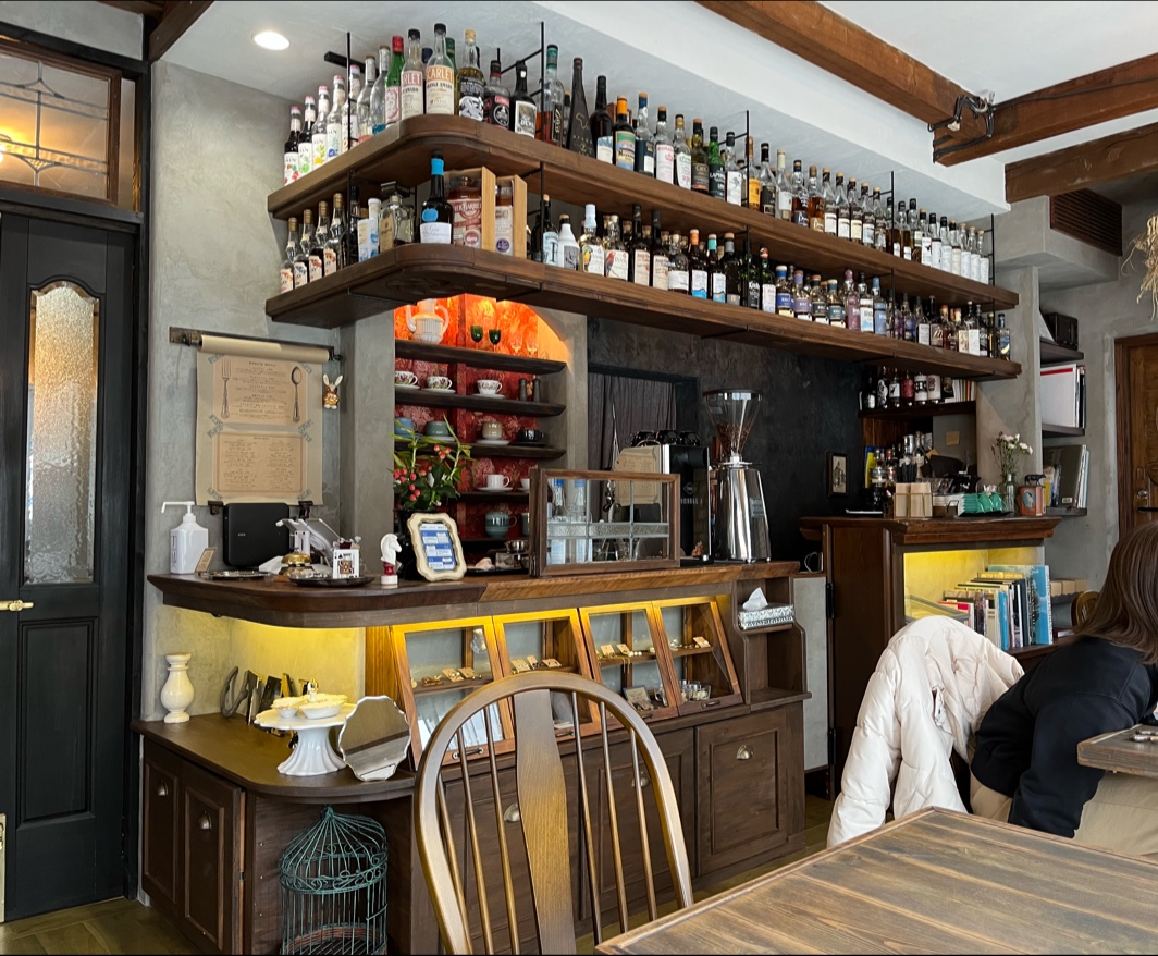 UTENA CAFE BAR ＋ STAY.