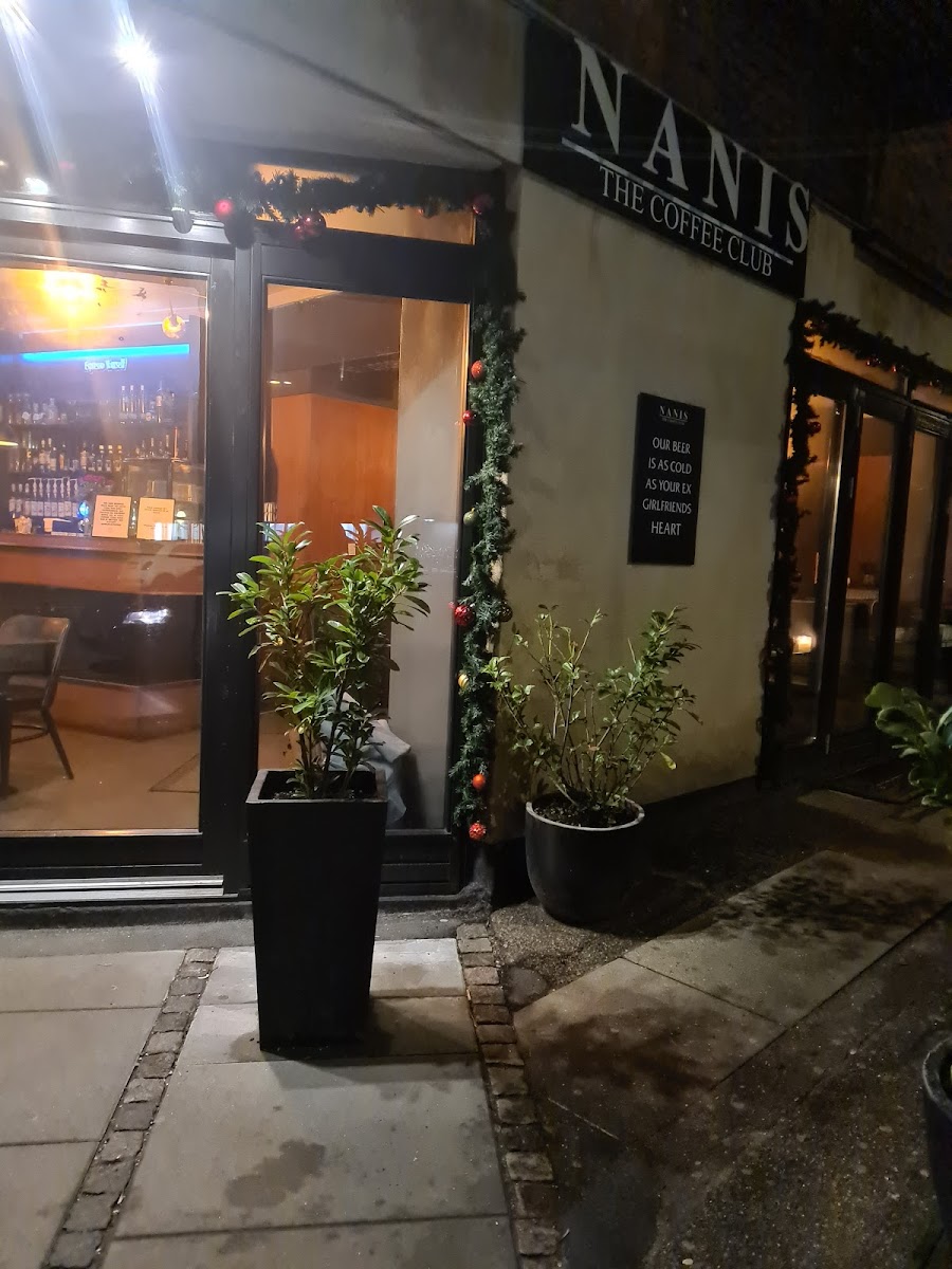 Café Nanis - The Coffee Club