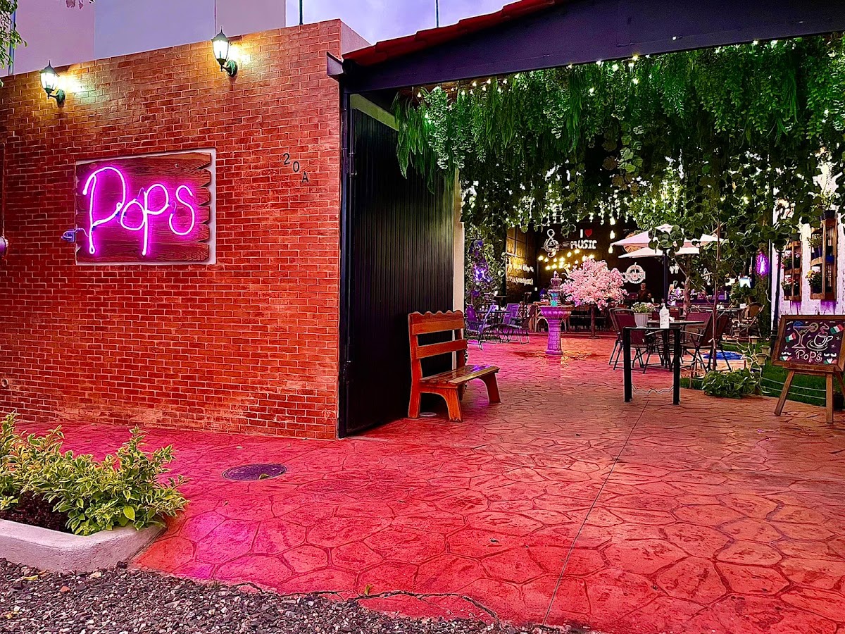 Pop's Café Live Music