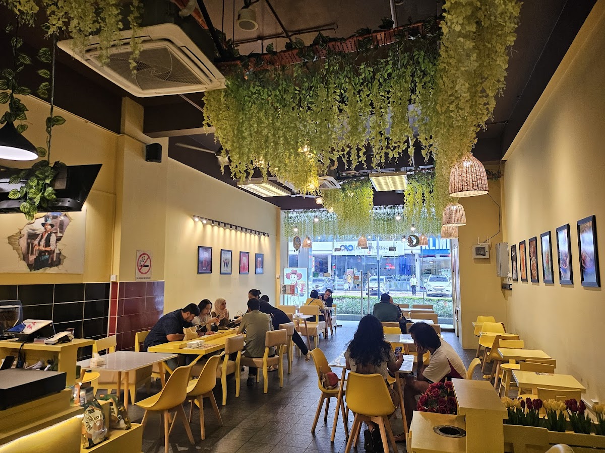 NAPOLY CAFE & MILK TEA (Muslim Friendly)